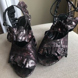 Ankle strap open toe metallic sandal